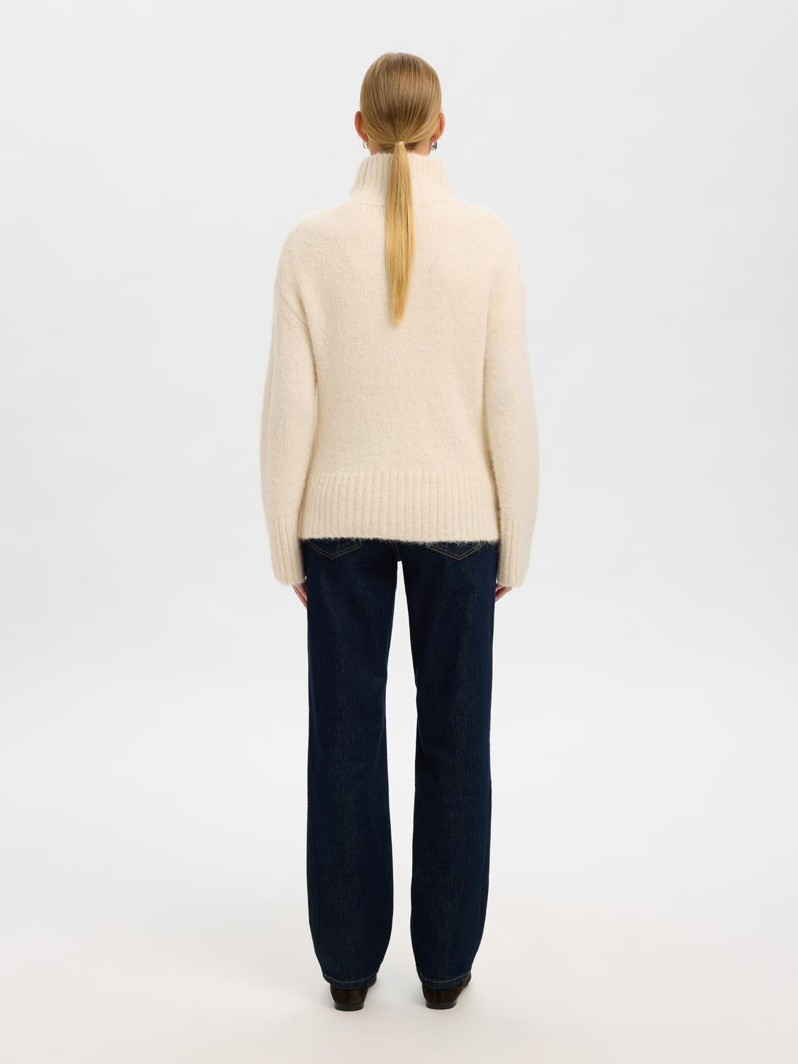 model_shot-back